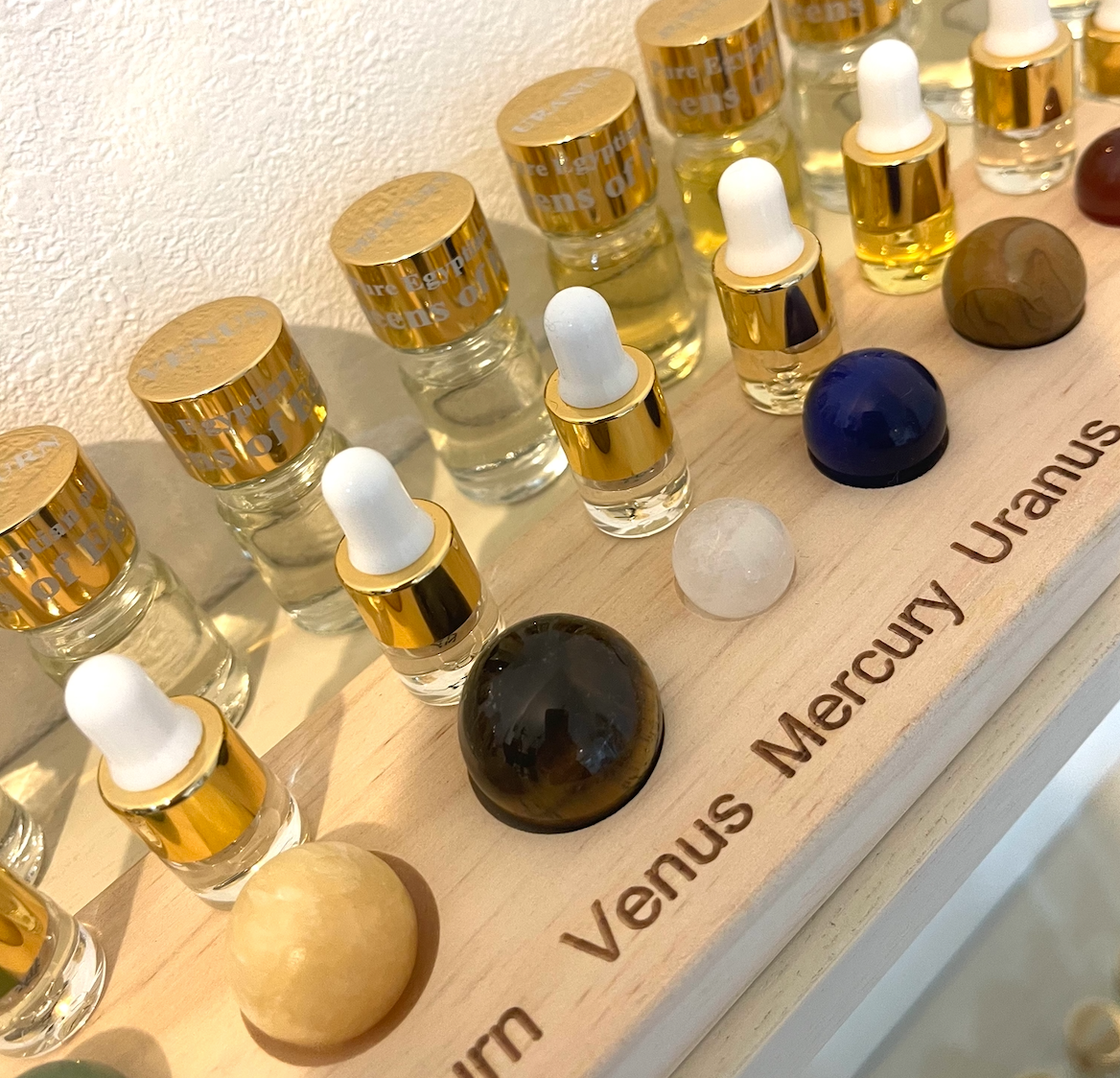 エジプトから本物の香油（エジプシャンオイル）を贈る「Queens